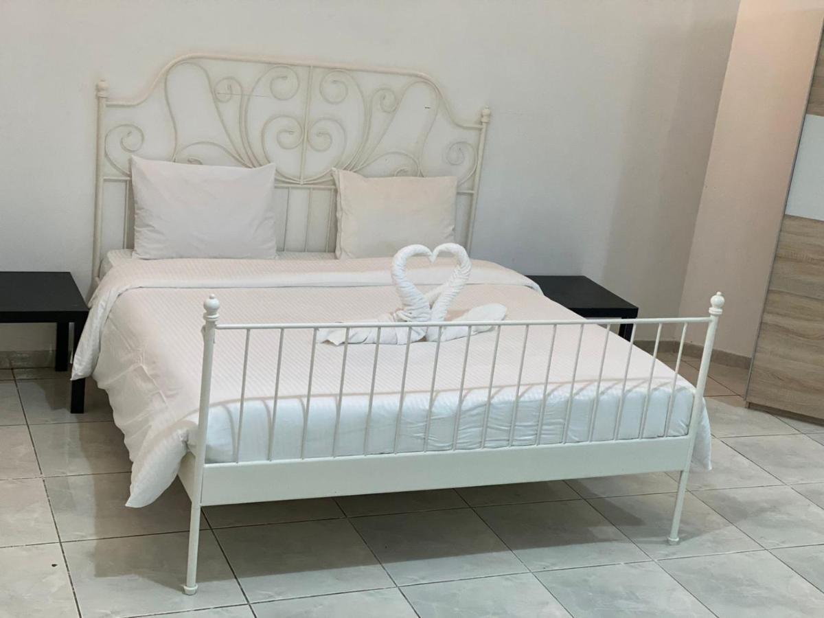Comfortable Private Rooms In Compound Housing Dubai Exterior photo