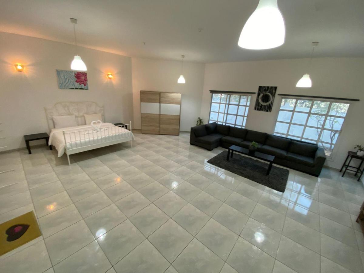 Comfortable Private Rooms In Compound Housing Dubai Exterior photo