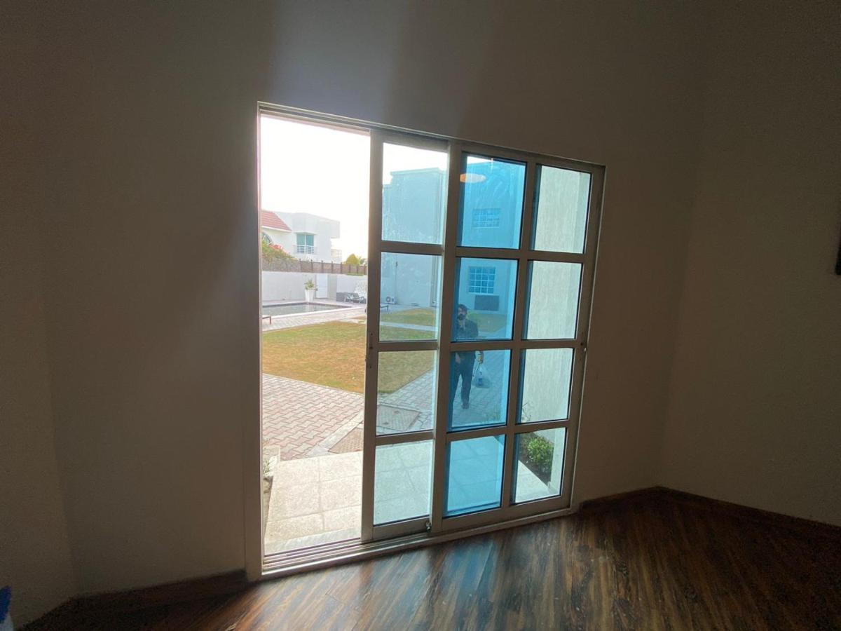 Comfortable Private Rooms In Compound Housing Dubai Exterior photo