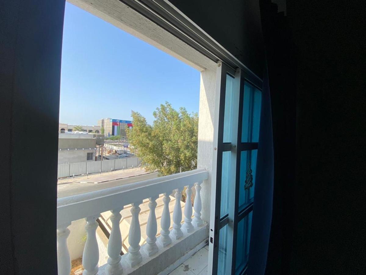 Comfortable Private Rooms In Compound Housing Dubai Exterior photo