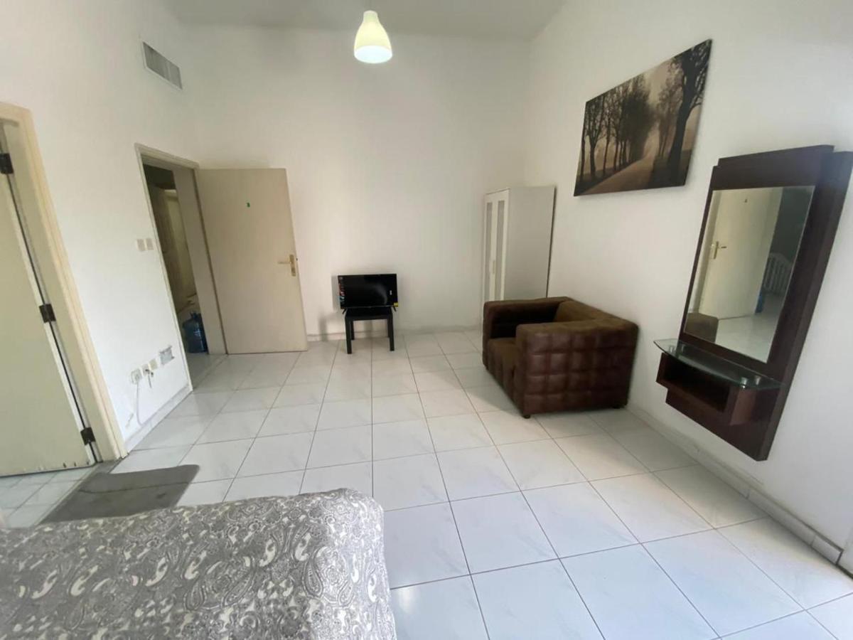 Comfortable Private Rooms In Compound Housing Dubai Exterior photo