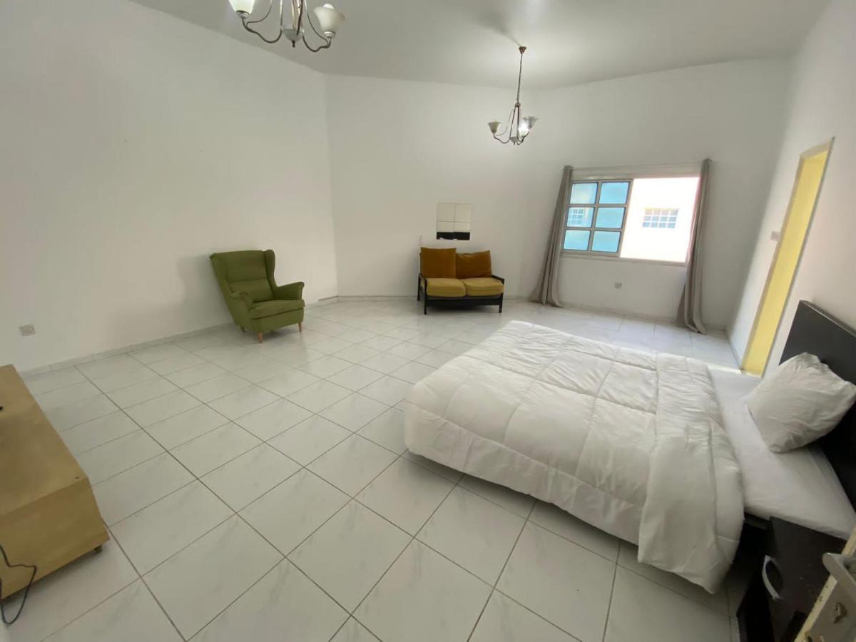 Comfortable Private Rooms In Compound Housing Dubai Exterior photo