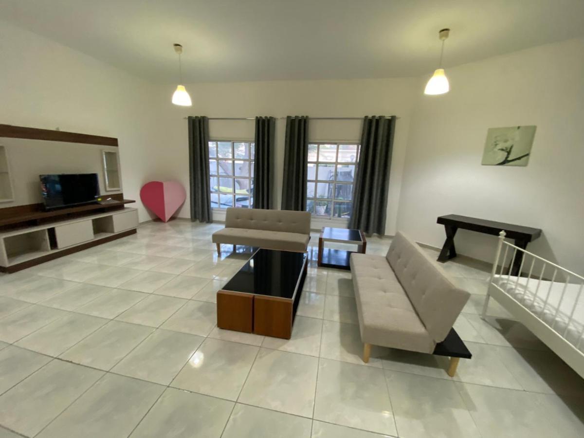 Comfortable Private Rooms In Compound Housing Dubai Exterior photo