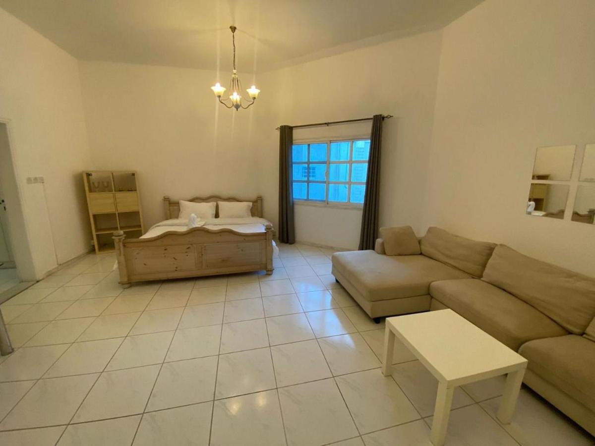 Comfortable Private Rooms In Compound Housing Dubai Exterior photo