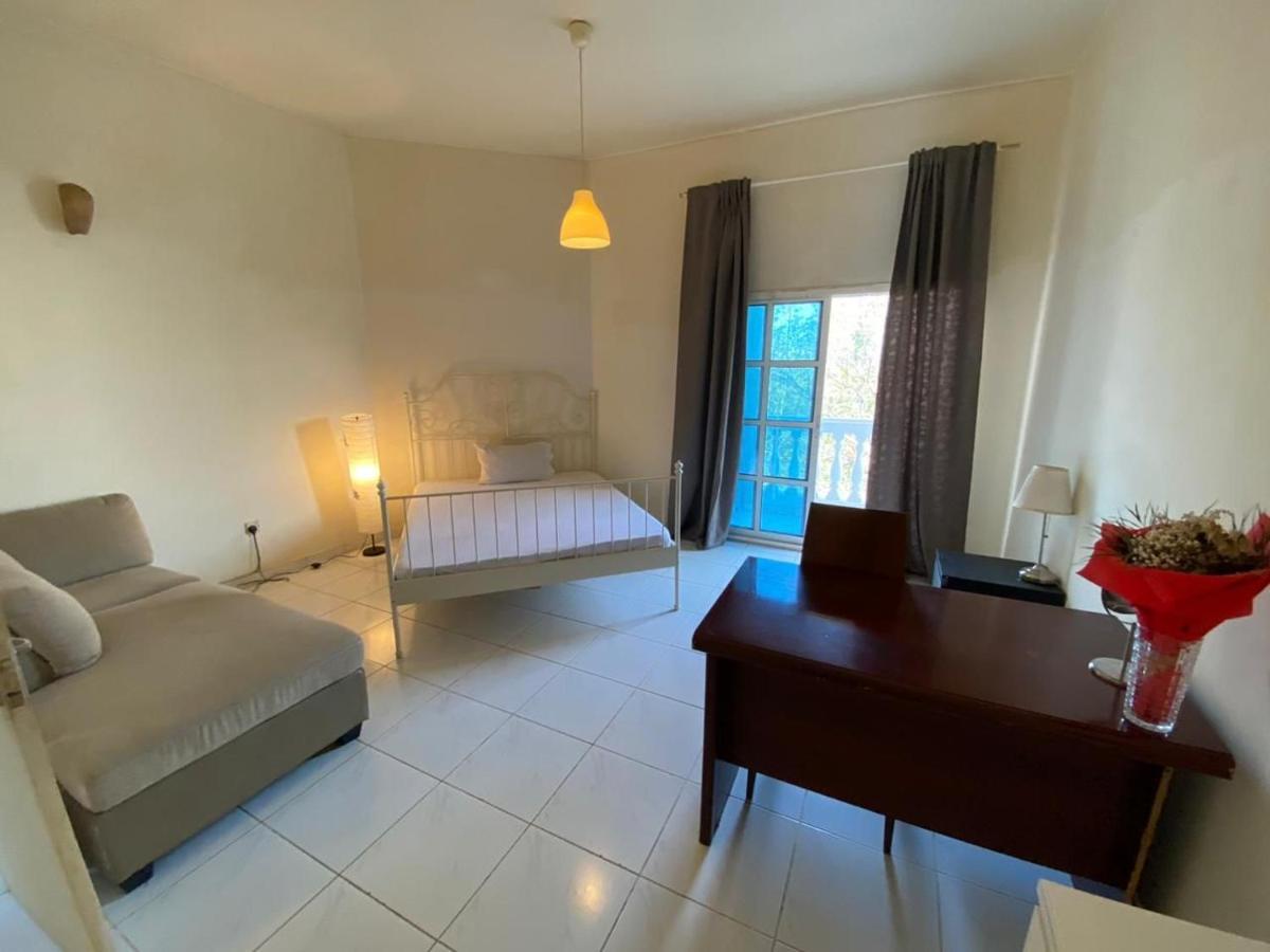 Comfortable Private Rooms In Compound Housing Dubai Exterior photo