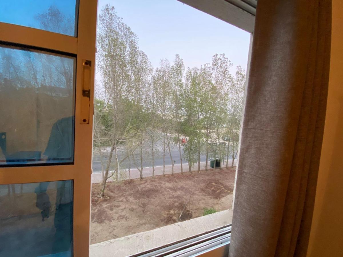 Comfortable Private Rooms In Compound Housing Dubai Exterior photo