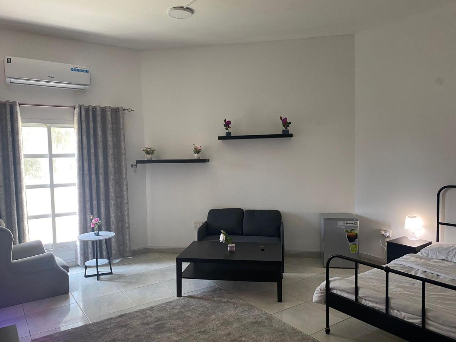 Comfortable Private Rooms In Compound Housing Dubai Exterior photo