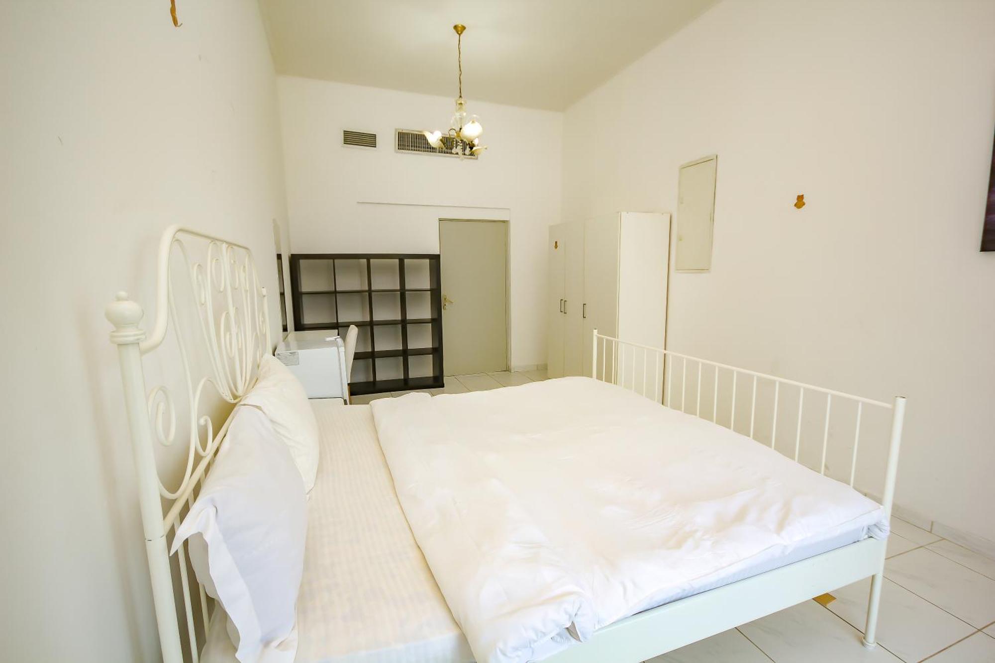 Comfortable Private Rooms In Compound Housing Dubai Exterior photo