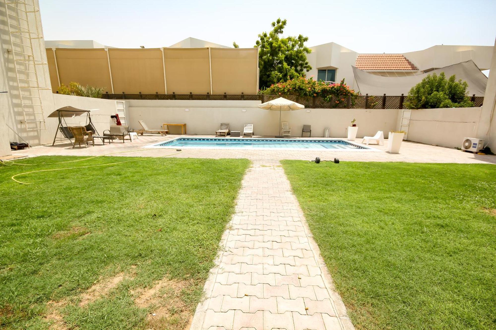 Comfortable Private Rooms In Compound Housing Dubai Exterior photo