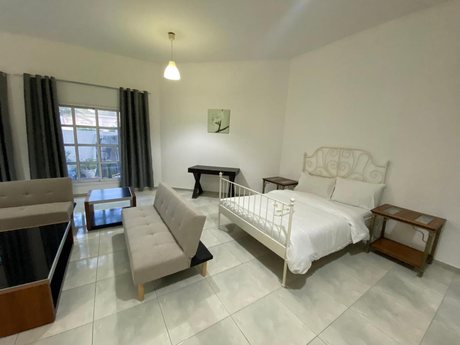 Comfortable Private Rooms In Compound Housing Dubai Exterior photo