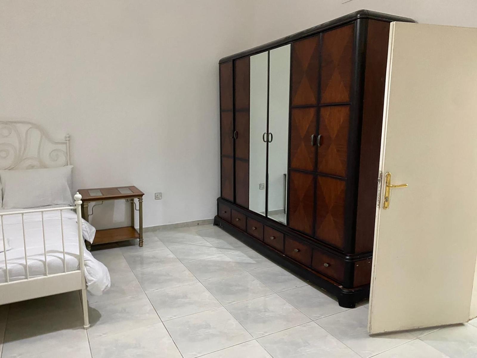 Comfortable Private Rooms In Compound Housing Dubai Exterior photo
