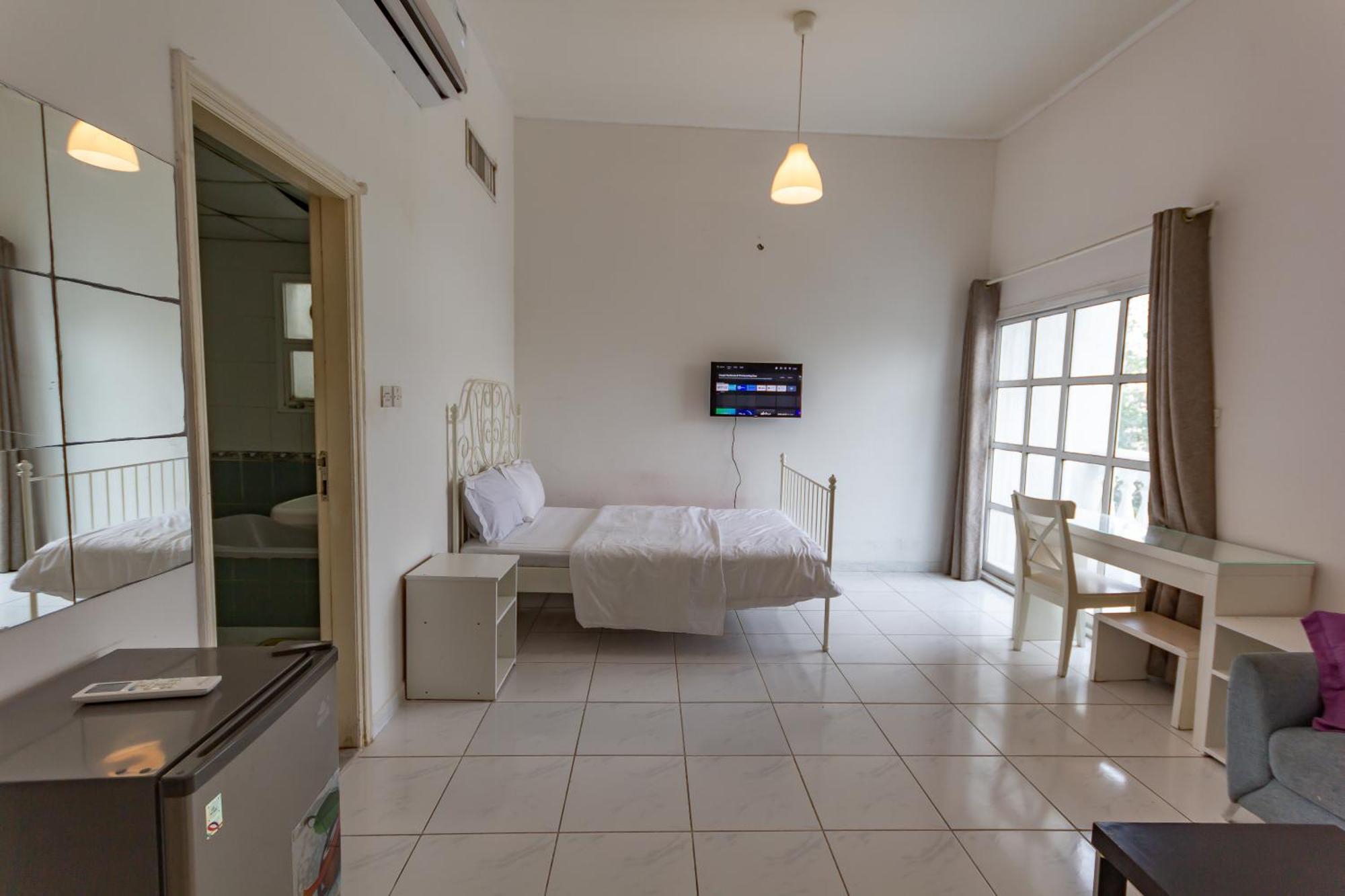 Comfortable Private Rooms In Compound Housing Dubai Exterior photo