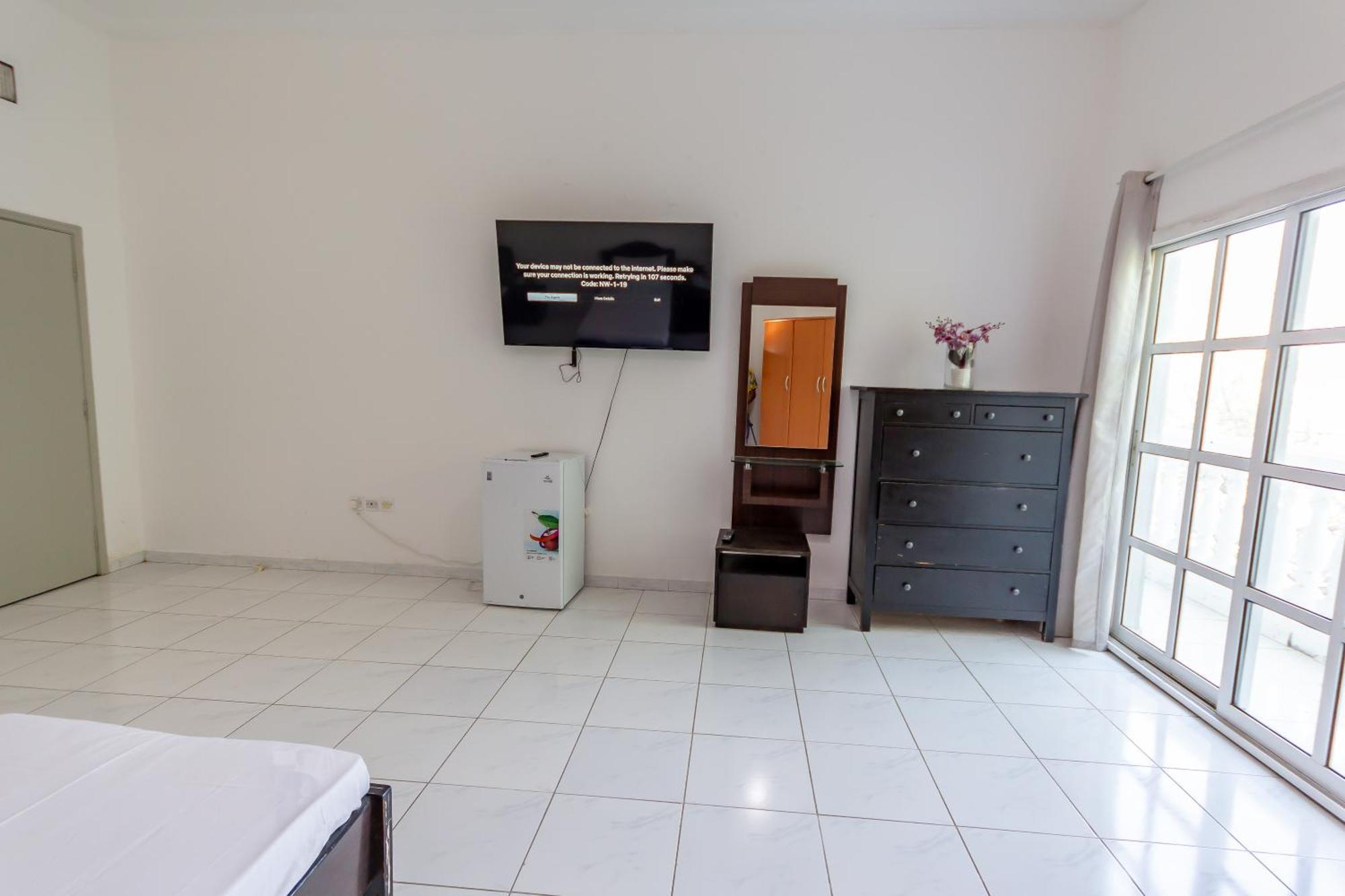 Comfortable Private Rooms In Compound Housing Dubai Exterior photo