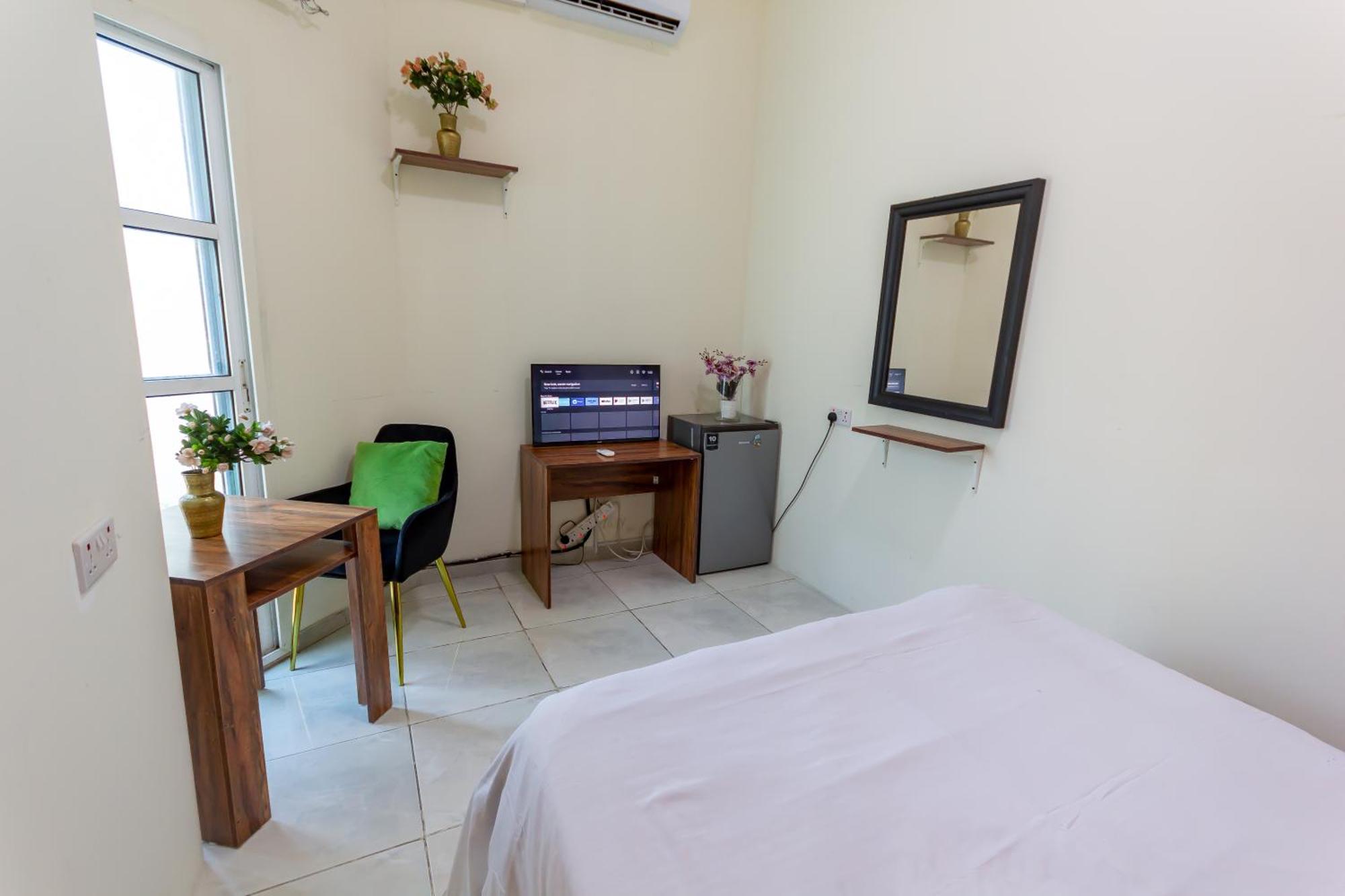 Comfortable Private Rooms In Compound Housing Dubai Exterior photo